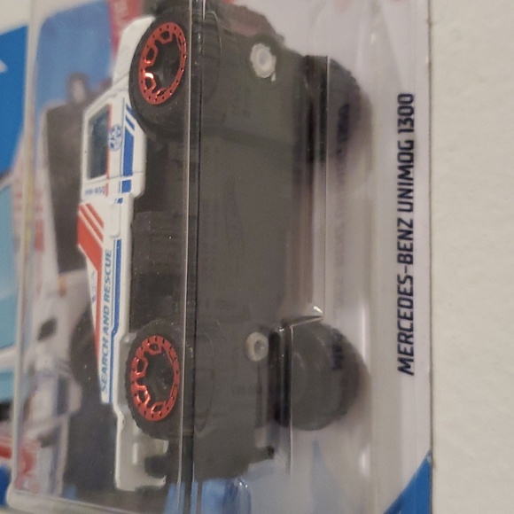 Mercedes-Benz Unimog 1300 White Hot Wheels Rescue Series 1/10 - Picture 5 of 7